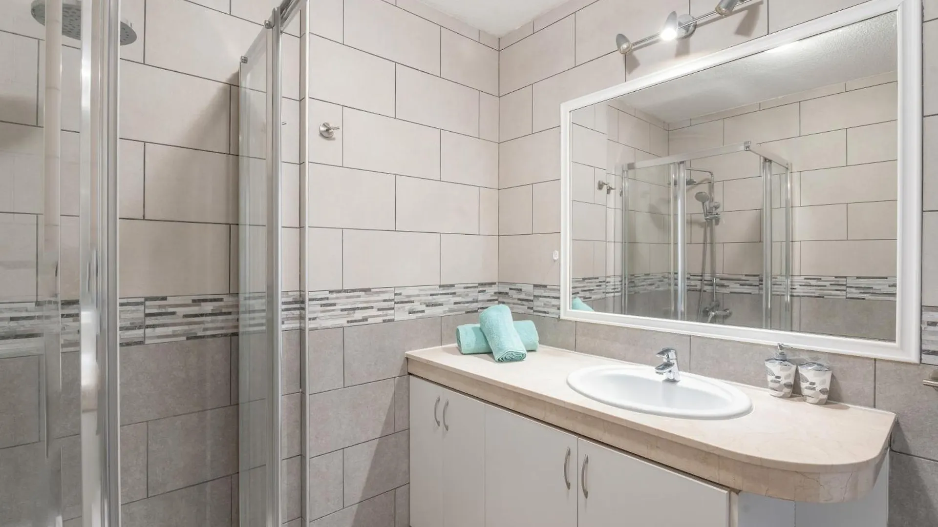 Atlantis 3 One Bedroom, Sea Front 德尔锡伦西奥海岸 0*,