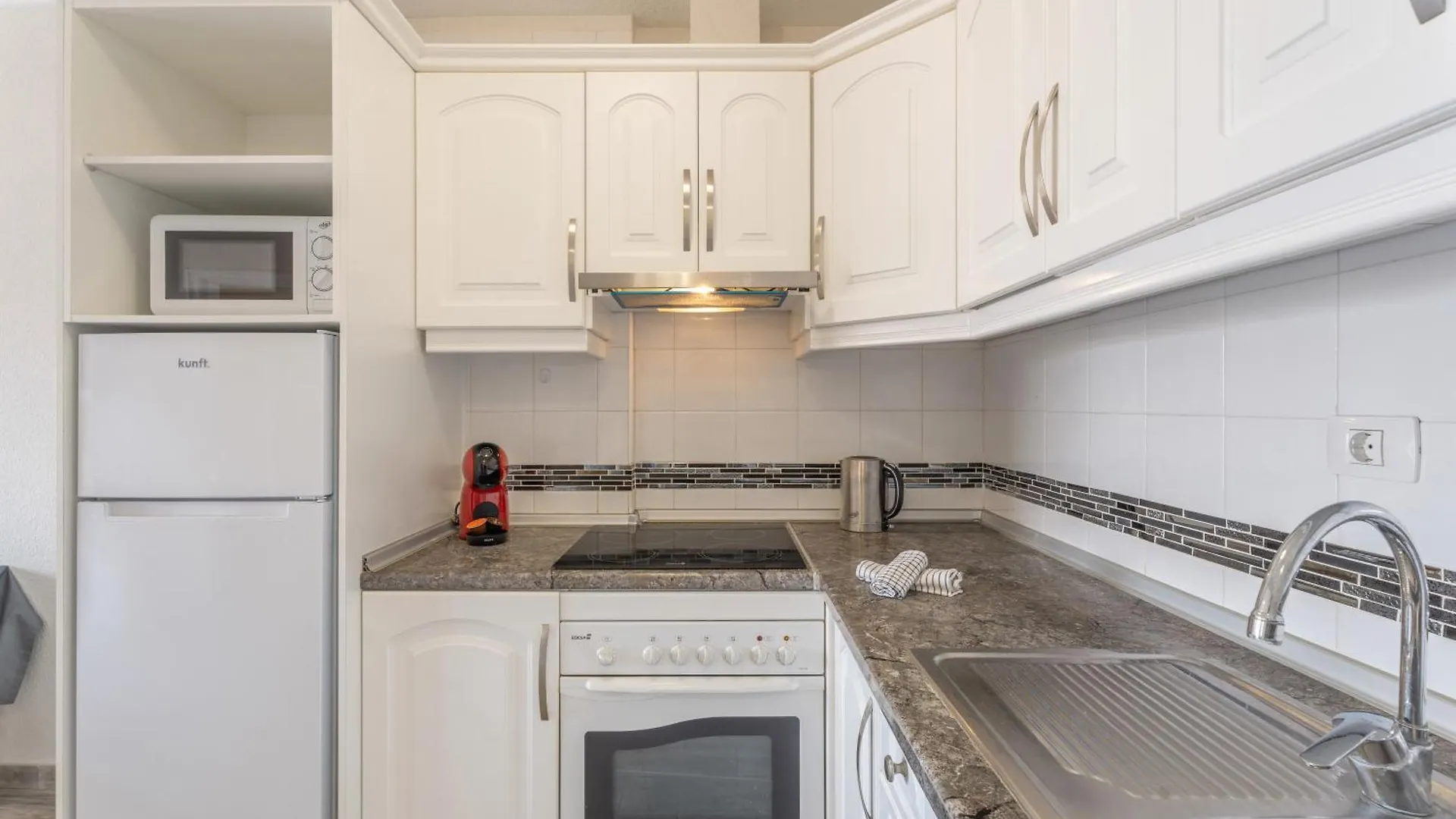 Atlantis 3 One Bedroom, Sea Front 德尔锡伦西奥海岸 0*,